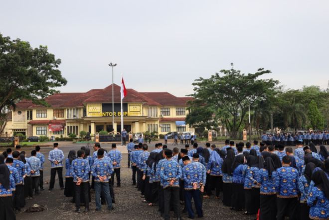 Sekda Lamtim Pimpin Upacara Hardiknas